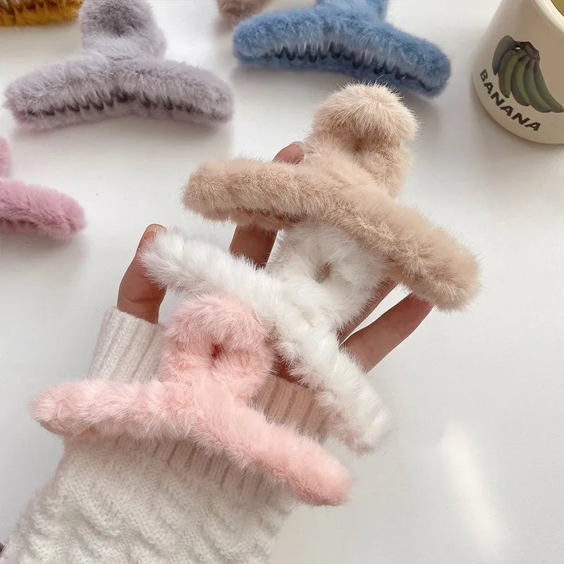 Kawaii Fluffy Crab Hair Claw Clips 🦀✨ Cute Faux Fur Ponytail Holders for Women & Girls - Adorable Winter Hair Accessories! ❄️💖