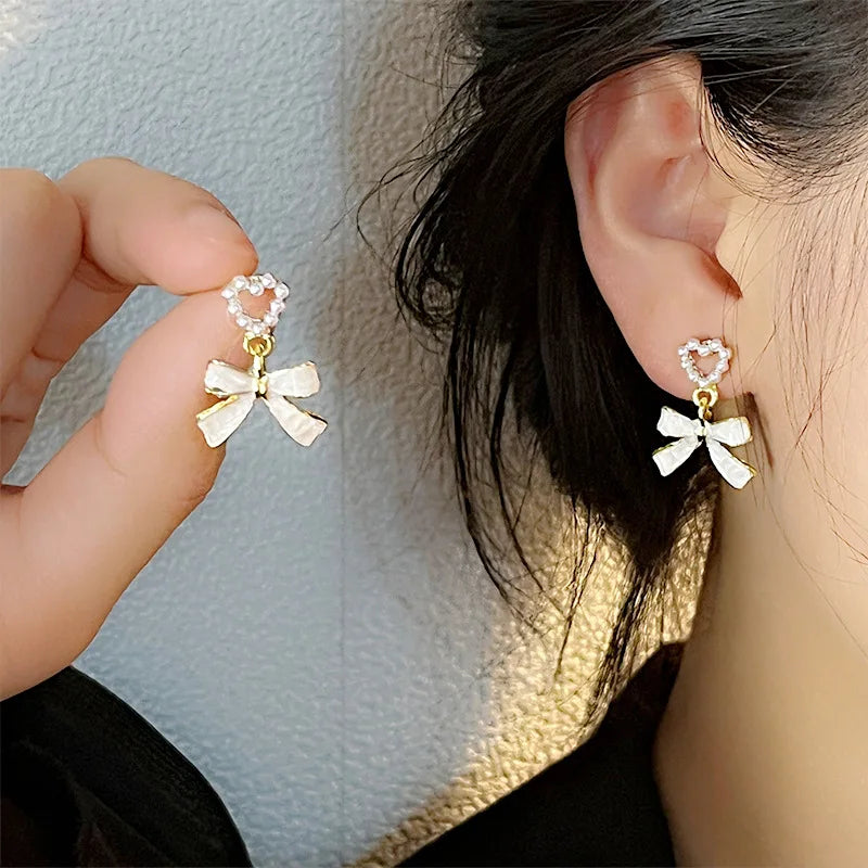 🌸 Adorable Pearl Bow Dangle Earrings 🎀 - Playful Vintage Charm for Fashionistas! 💖 Ideal for Celebrations & Sweet Surprises! 🎊 - Pixie Quill