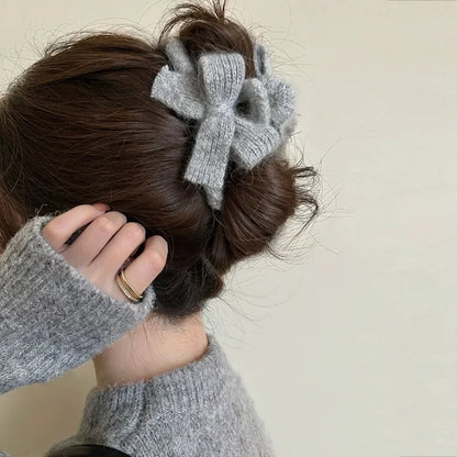 Kawaii Plush Bow Claw Clip 🎀✨ - Cozy Wool Hair Accessory for Women 💖💇‍♀️