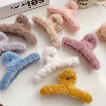 Kawaii Fluffy Crab Hair Claw Clips 🦀✨ Cute Faux Fur Ponytail Holders for Women & Girls - Adorable Winter Hair Accessories! ❄️💖