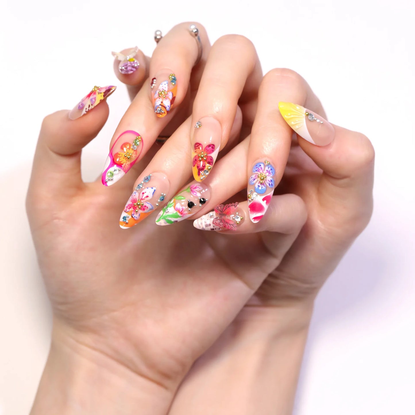 Kawaii Tropical Flower Press-On Nails 🌺✨ | 24PCS Colorful 3D Butterfly & Shell Art 💅🌈