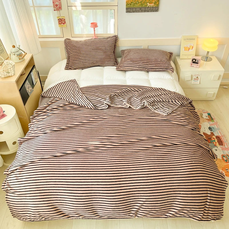 Cute Strawberry Dreams 🍓✨ Cozy Flannel Blanket for Kids - Perfect for Cuddles & Adventures! 🌟🛋️ - Pixie Quill