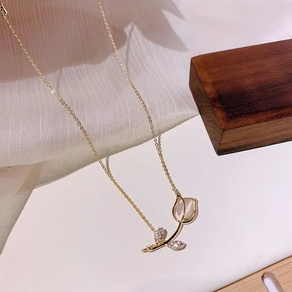 Kawaii Pink Cherry Blossom Crystal Pendant Necklace 🌸✨ | Sweet Flower Charm for Women’s Weddings & Parties 🎉💖