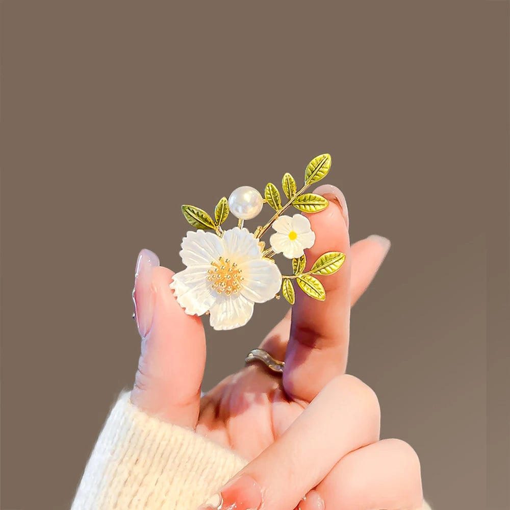 Kawaii Floral Delight 🌼✨ Enamel Daisy & Sunflower Brooches with Green Leaves 🌿 | Trendy Japanese Jewelry Gift for Women 🎁💖