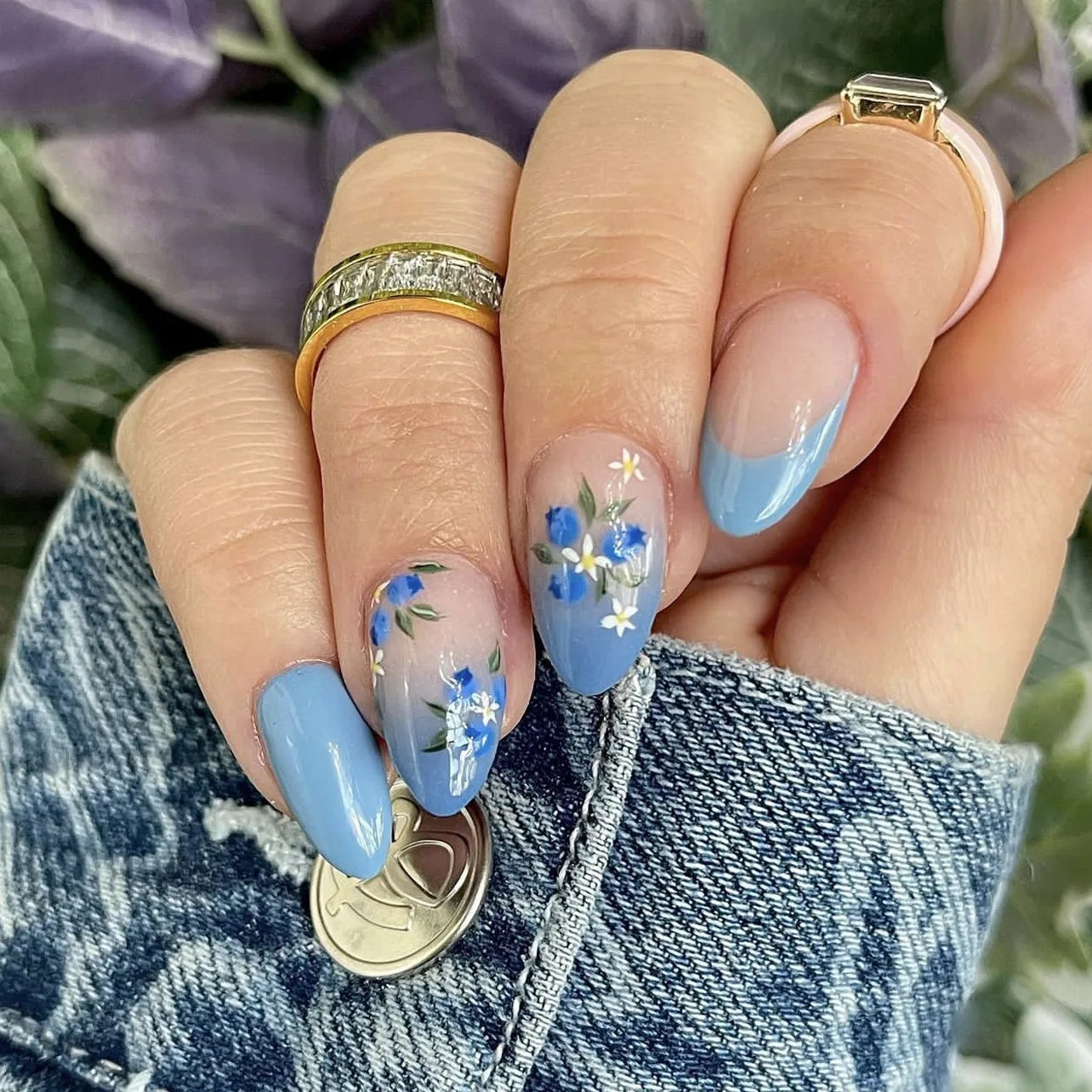 Kawaii Dreamy Starry Press-On Nails 🌙✨ | 24pcs Gradient Blue French Tips with Gold Moon Designs 🌟💅 for Sweet Almond Looks!