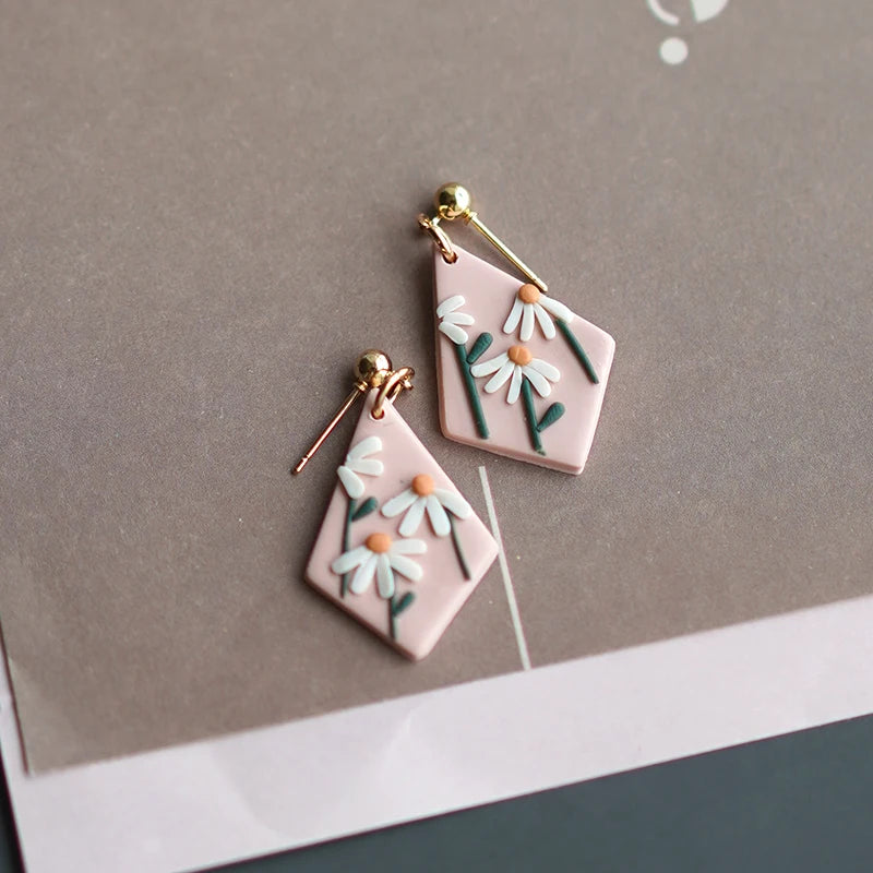 Handmade Pastel Pink Daisy Pattern Polymer Clay Dangle Earrings Set For Women 🌸💖