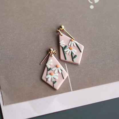 Handmade Pastel Pink Daisy Pattern Polymer Clay Dangle Earrings Set For Women 🌸💖