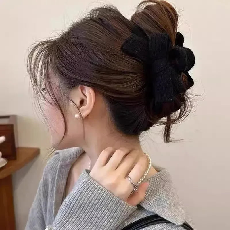 Kawaii Plush Bow Claw Clip 🎀✨ - Cozy Wool Hair Accessory for Women 💖💇‍♀️
