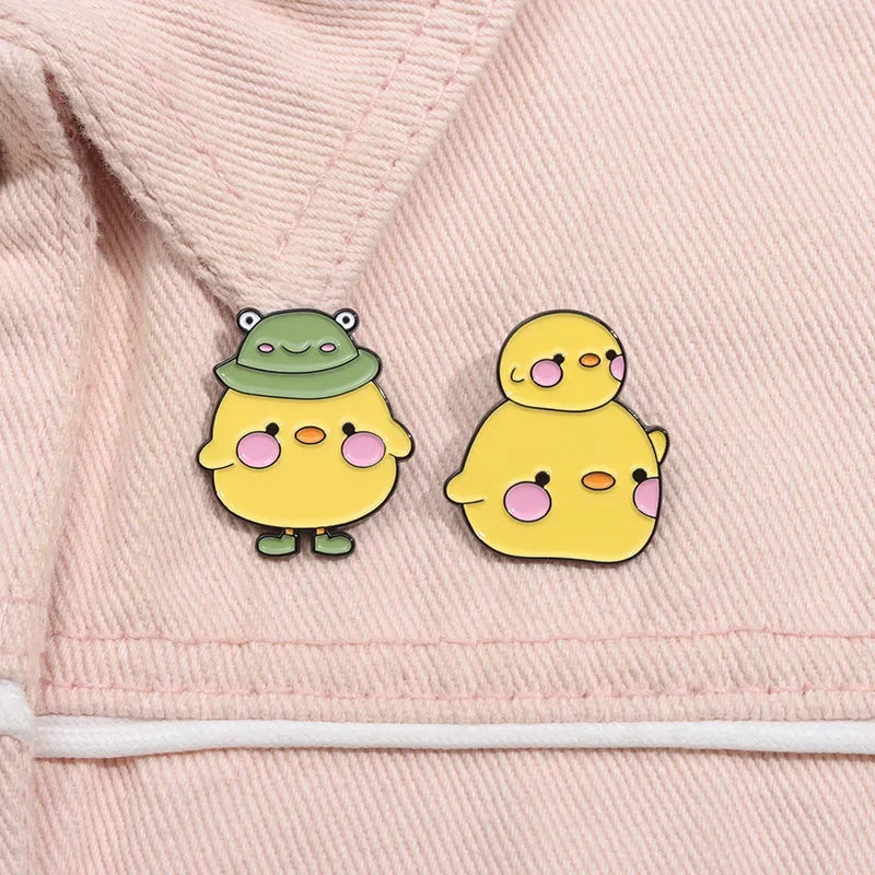 Adorable Kawaii Yellow Duck Enamel Pin 🦆✨ Fun Brooch for Backpacks & Outfits!