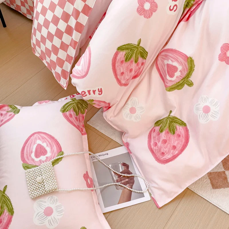 Charming Strawberry Dreamland Duvet Set 🍓✨ Cozy Kawaii Bedding for Sweet Sleep!