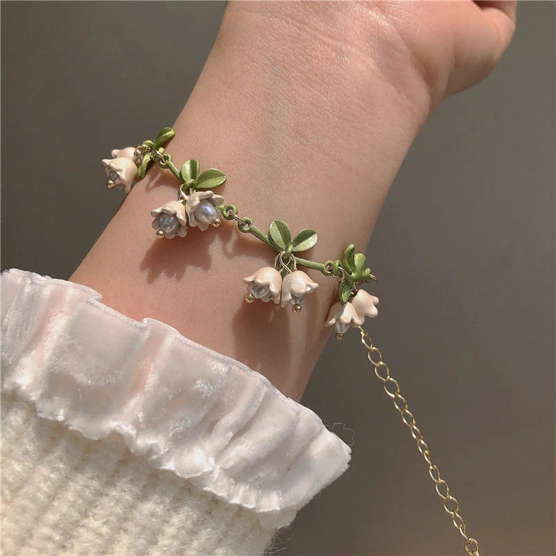 Kawaii Enamel Bell Orchid Pearl Choker 🌸✨ – Cute Floral Pendant Necklace for Women | Perfect Gift for Special Occasions!