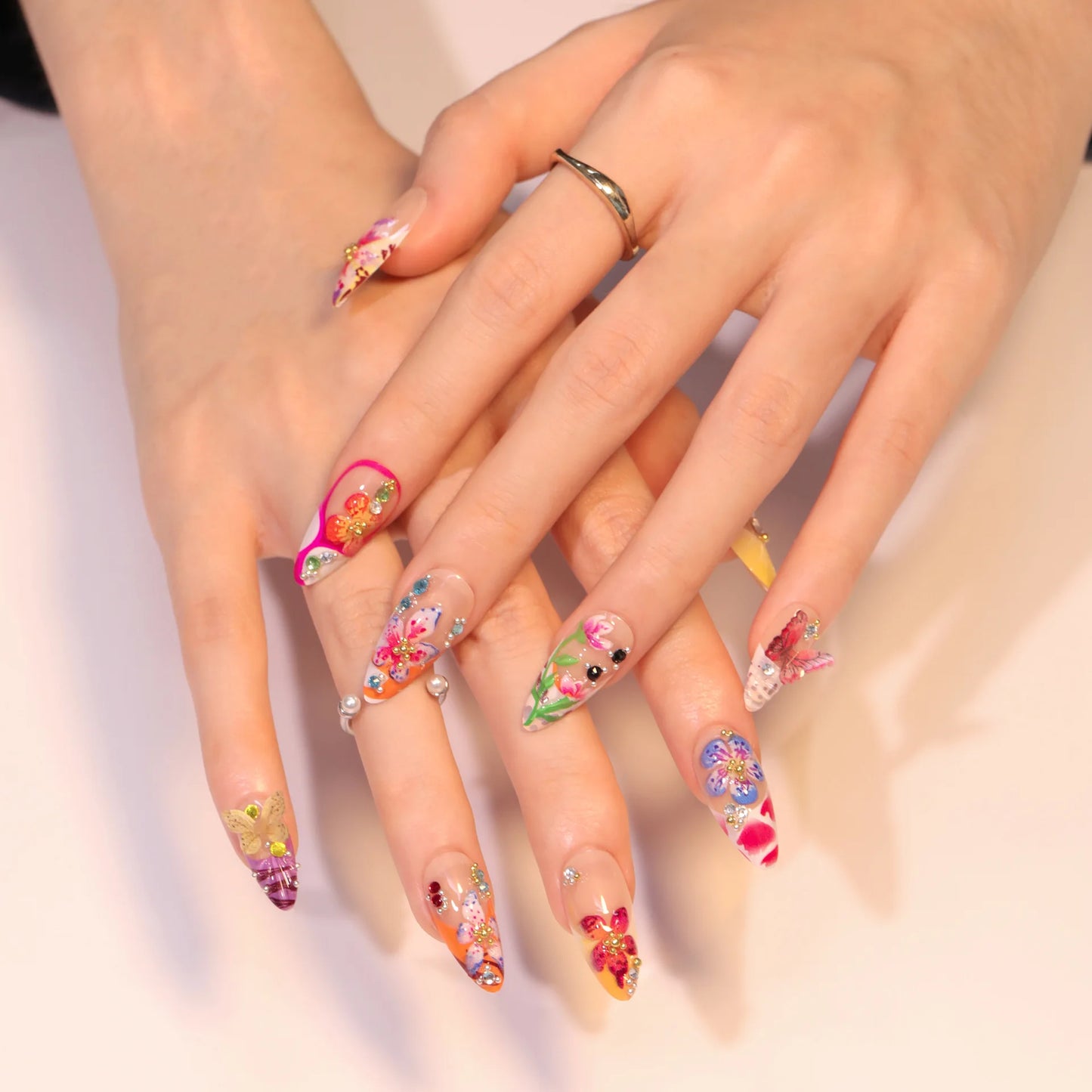 Kawaii Tropical Flower Press-On Nails 🌺✨ | 24PCS Colorful 3D Butterfly & Shell Art 💅🌈