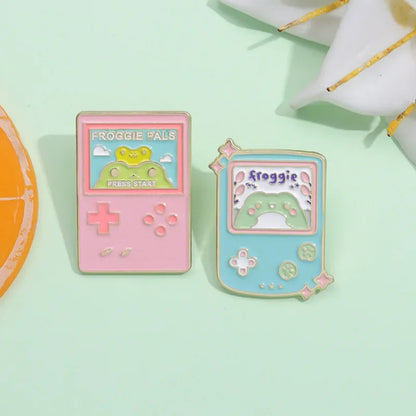 Kawaii Frog Game Machine Enamel Pin 🎮🐸 - Cute & Charming Brooch for Froggy Lovers! Perfect Gift for Any Occasion!
