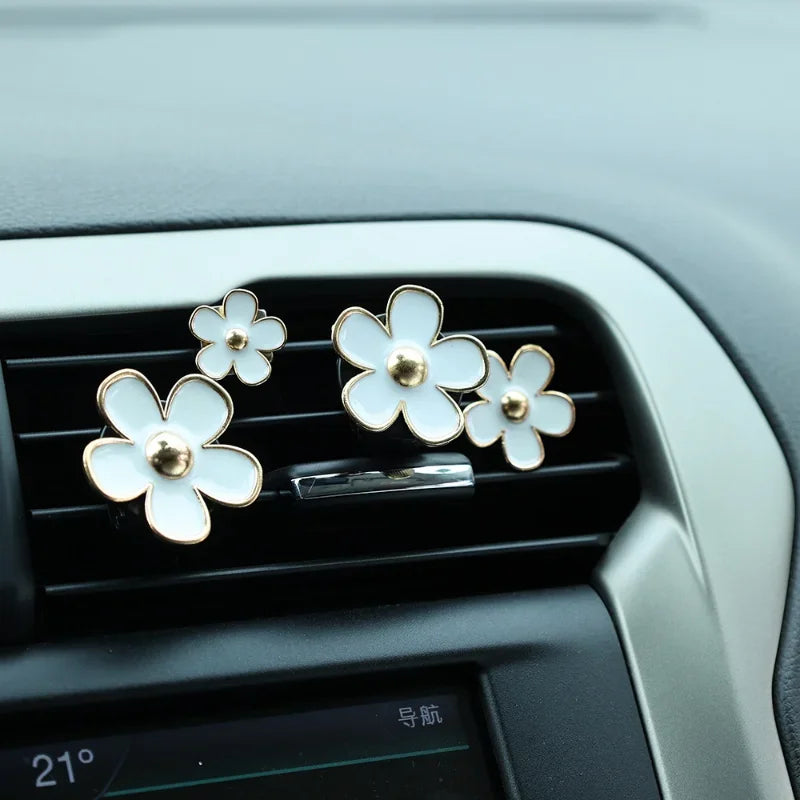 Kawaii Daisy Air Freshener 🌸✨ Cute Mini Flower Clip for Car Aromatherapy & Decoration 🚗💖