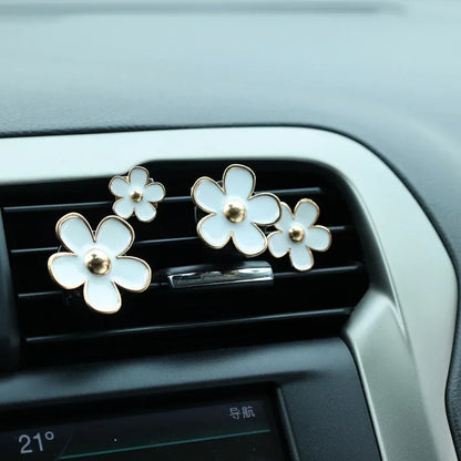 Kawaii Daisy Air Freshener 🌸✨ Cute Mini Flower Clip for Car Aromatherapy & Decoration 🚗💖