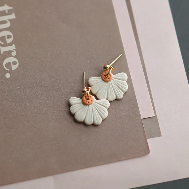 Handmade Pastel Pink Daisy Pattern Polymer Clay Dangle Earrings Set For Women 🌸💖