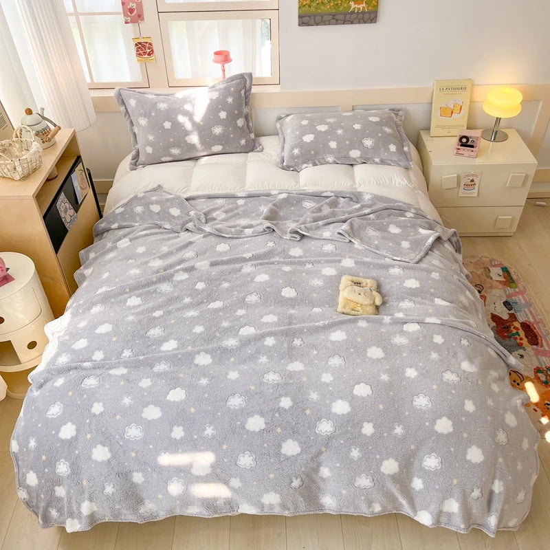 Cute Strawberry Dreams 🍓✨ Cozy Flannel Blanket for Kids - Perfect for Cuddles & Adventures! 🌟🛋️ - Pixie Quill
