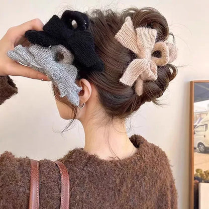 Kawaii Plush Bow Claw Clip 🎀✨ - Cozy Wool Hair Accessory for Women 💖💇‍♀️