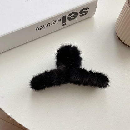 Kawaii Fluffy Crab Hair Claw Clips 🦀✨ Cute Faux Fur Ponytail Holders for Women & Girls - Adorable Winter Hair Accessories! ❄️💖