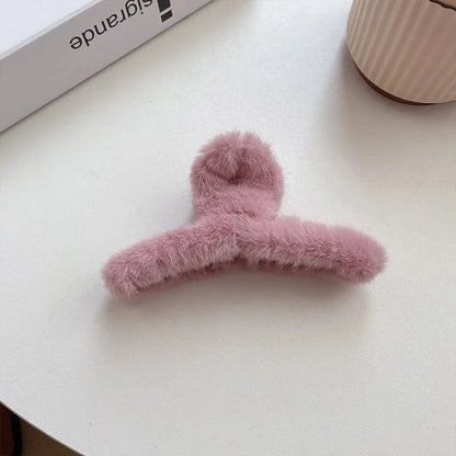Kawaii Fluffy Crab Hair Claw Clips 🦀✨ Cute Faux Fur Ponytail Holders for Women & Girls - Adorable Winter Hair Accessories! ❄️💖