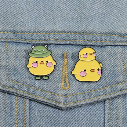 Adorable Kawaii Yellow Duck Enamel Pin 🦆✨ Fun Brooch for Backpacks & Outfits!