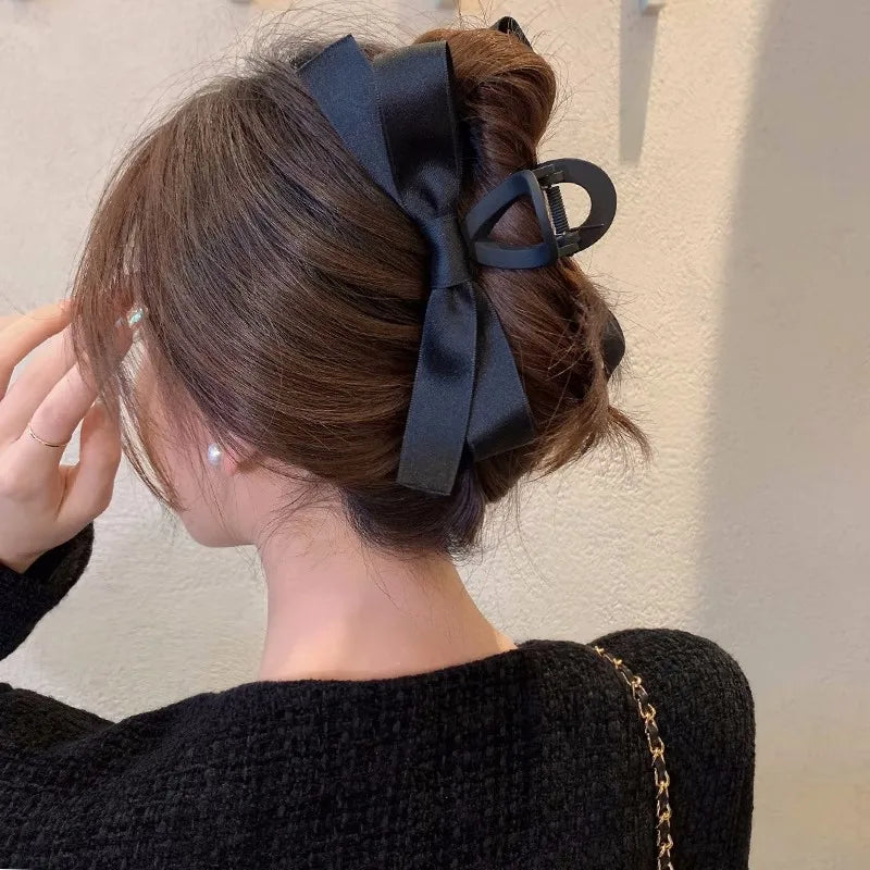 ✨Charming Black Bow Claw Clip 🖤 for Girls - Cute & Stylish Hair Accessory 💖