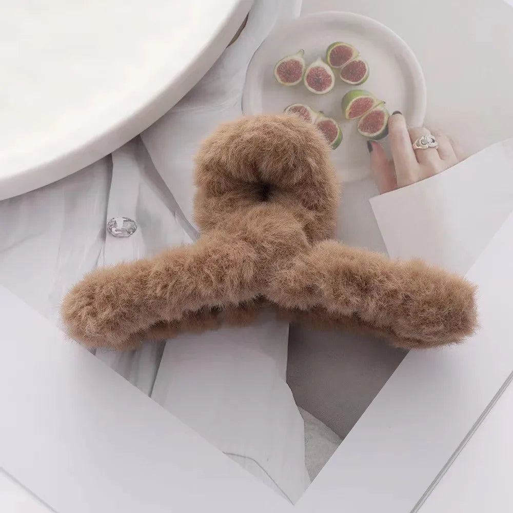Kawaii Fluffy Crab Hair Claw Clips 🦀✨ Cute Faux Fur Ponytail Holders for Women & Girls - Adorable Winter Hair Accessories! ❄️💖