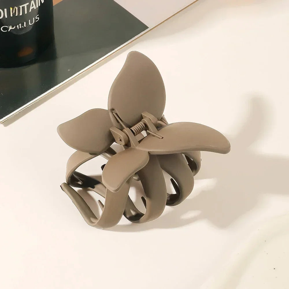 Kawaii Sweet Butterfly Hair Clip 🦋✨ | Adorable Solid Color Shark Clip for Girls' Hairstyles 🌈💕
