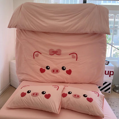 Kawaii Pink Pig Bedding Set 🐷💖 | 4-Piece Duvet Cover & Pillowcase Set for Kids' Rooms | Soft Polyester Comforter Cover | Perfect Gift for Girls 🛏️✨