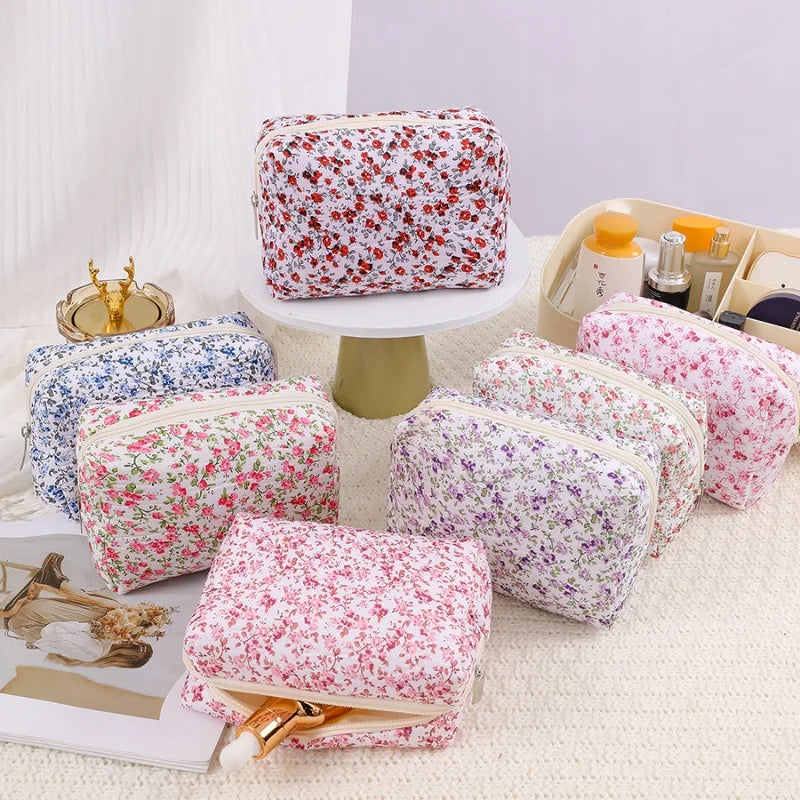 Kawaii Floral Makeup Organizer 🌸✨ Cute Travel Case for Cosmetics & Brushes 👜💖