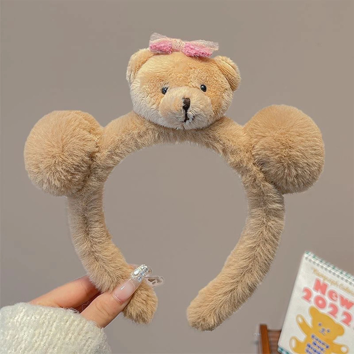 Kawaii Cartoon Bear Bow Plush Hairband 🐻🎀 - Adorable Non-Slip Women's Headgear for Every Season!