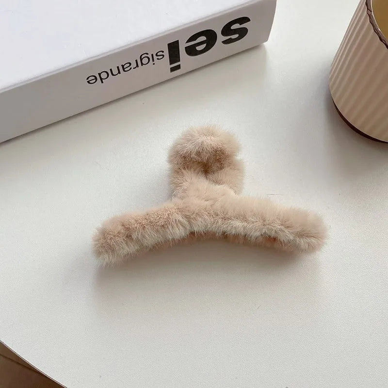 Kawaii Fluffy Crab Hair Claw Clips 🦀✨ Cute Faux Fur Ponytail Holders for Women & Girls - Adorable Winter Hair Accessories! ❄️💖