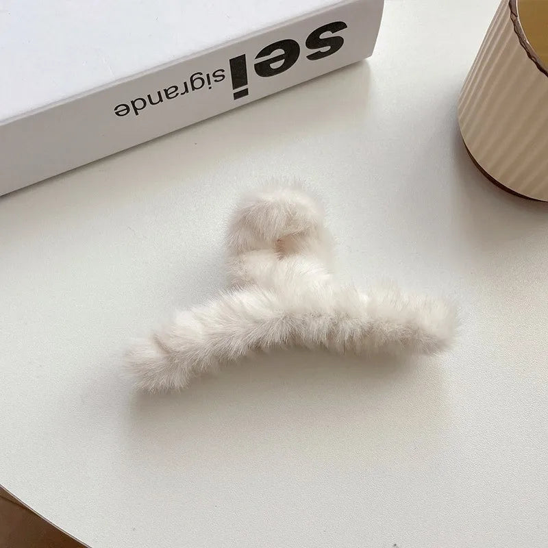 Kawaii Fluffy Crab Hair Claw Clips 🦀✨ Cute Faux Fur Ponytail Holders for Women & Girls - Adorable Winter Hair Accessories! ❄️💖